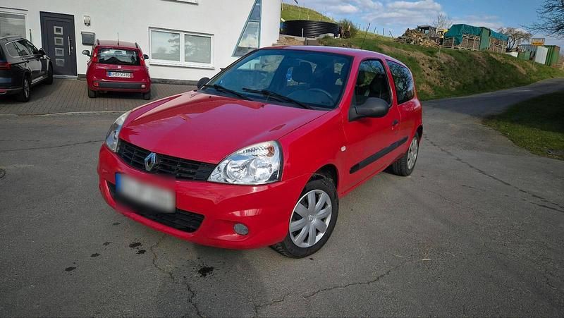 Gebraucht Renault Clio II 58 PS (42 kW) 2009 Rot Limousine