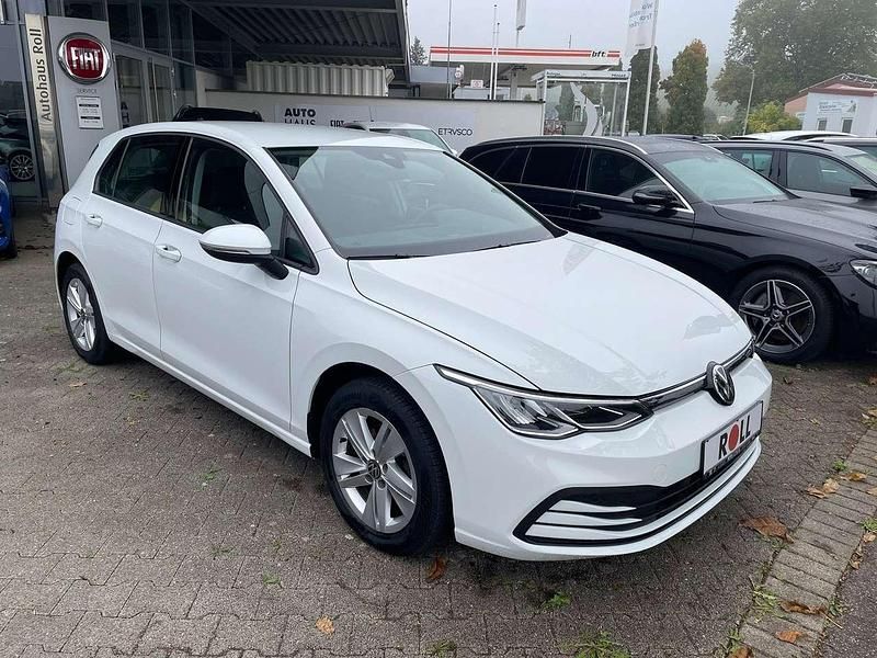 Pure white Gebraucht 2022 VW Golf VIII Life Kleinwagen | 23.990 € (Fairer Preis) - Bild 1/4