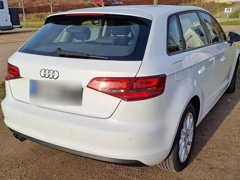 Second-hand Audi A3 Attraction 150 CP (110 kW) 2016 Alb Berlinǎ