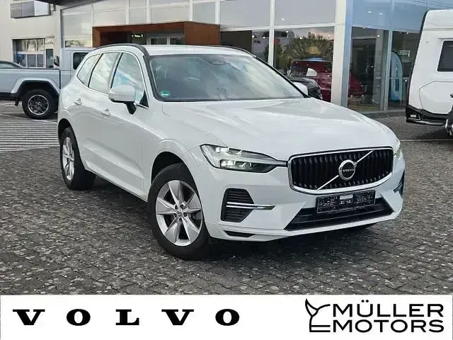 Gebraucht Volvo XC60 Momentum 197 PS (144 kW) 2022 Weiß SUV