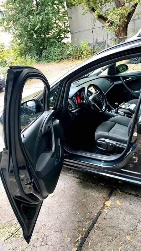 Gebraucht Opel Astra 136 PS (100 kW) 2014 Schwarz Kombi