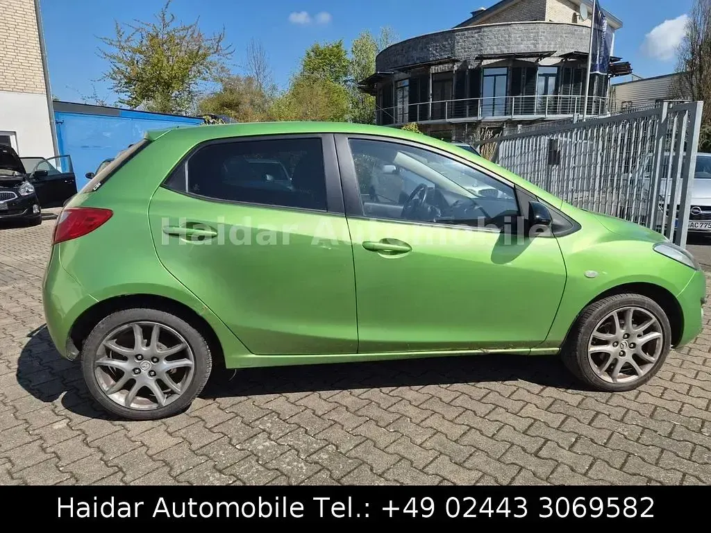 Używany Mazda 2 Kenko 84 KM (61 kW) 2013 Zielony Hatchback