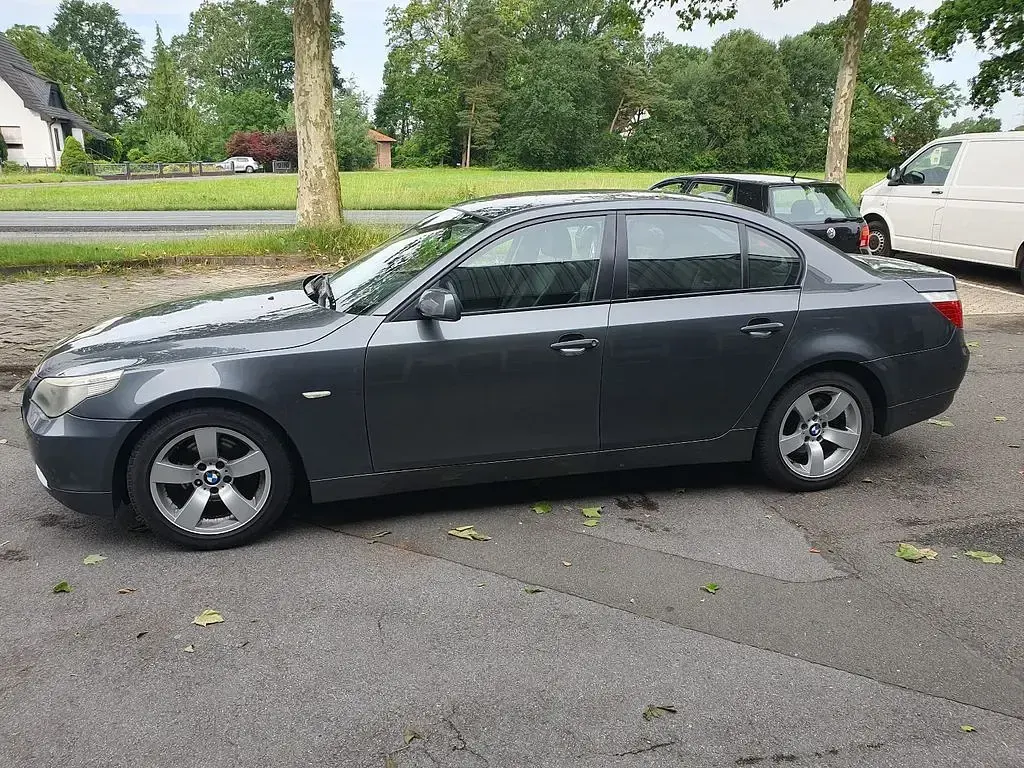 Gebraucht BMW 525 192 PS (141 kW) 2005 Silber Limousine