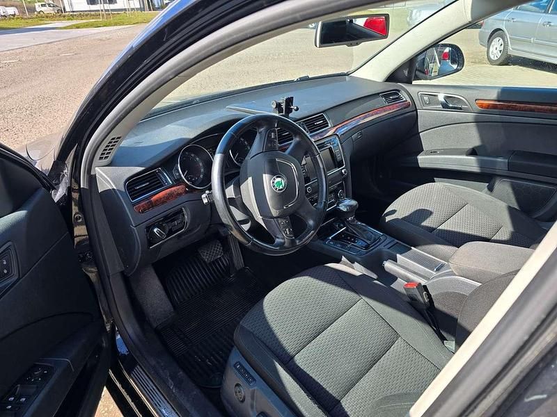 Gebraucht Skoda Superb Elegance 140 PS (102 kW) 2011 Schwarz Limousine