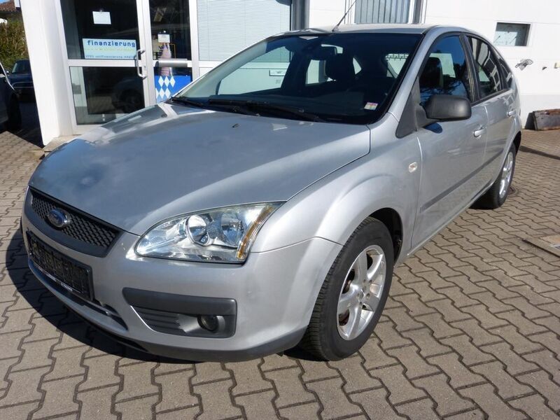 Silber Gebraucht 2006 Ford Focus Fun X Limousine | 2.790 € (Fairer Preis) - Bild 1/4