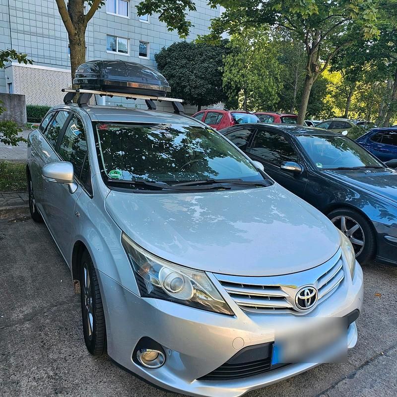 Silber Gebraucht 2012 Toyota Avensis Comfort Kombi | 6.500 € (Fairer Preis) - Bild 1/4