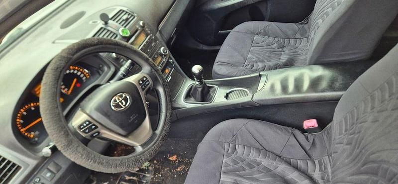 Gebraucht Toyota Avensis Executive 177 PS (130 kW) 2010 Weiß Kombi