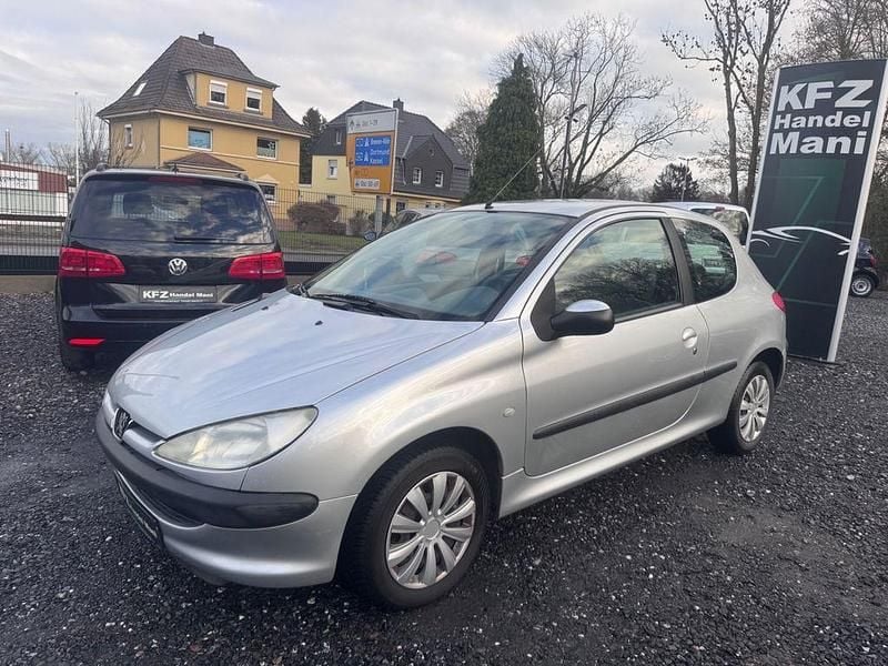 Gebraucht Peugeot 206 60 PS (44 kW) 2002 Silber Limousine
