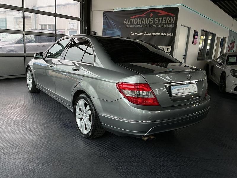 Gebraucht Mercedes C180 156 PS (114 kW) 2010 Silber Limousine