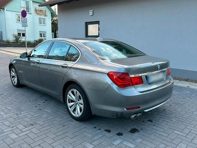 Gebraucht BMW 730 245 PS (180 kW) 2010 Grau Limousine