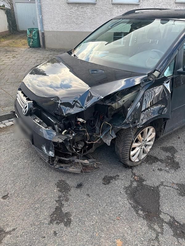 Gebraucht VW Touran 116 PS (85 kW) 2012 Schwarz Van / Kleinbus