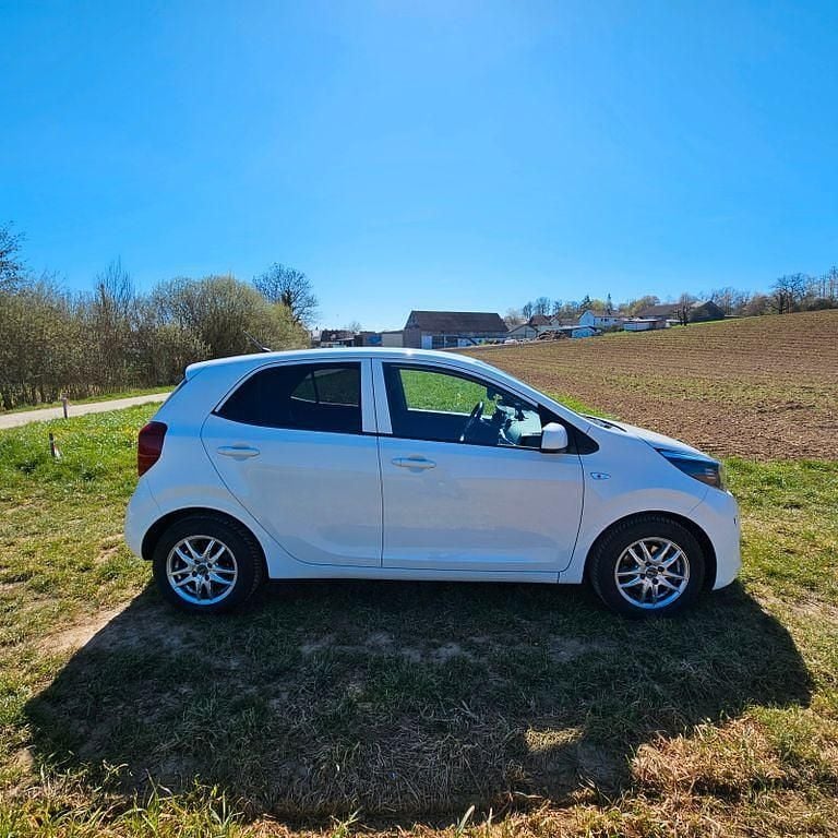Second-hand Kia Picanto Attract 67 CP (49 kW) 2018 Alb Hatchback