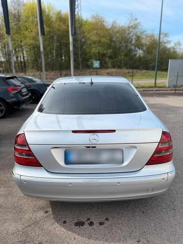 Usata Mercedes E420 314 CV (230 kW) 2005 Argento Berlina