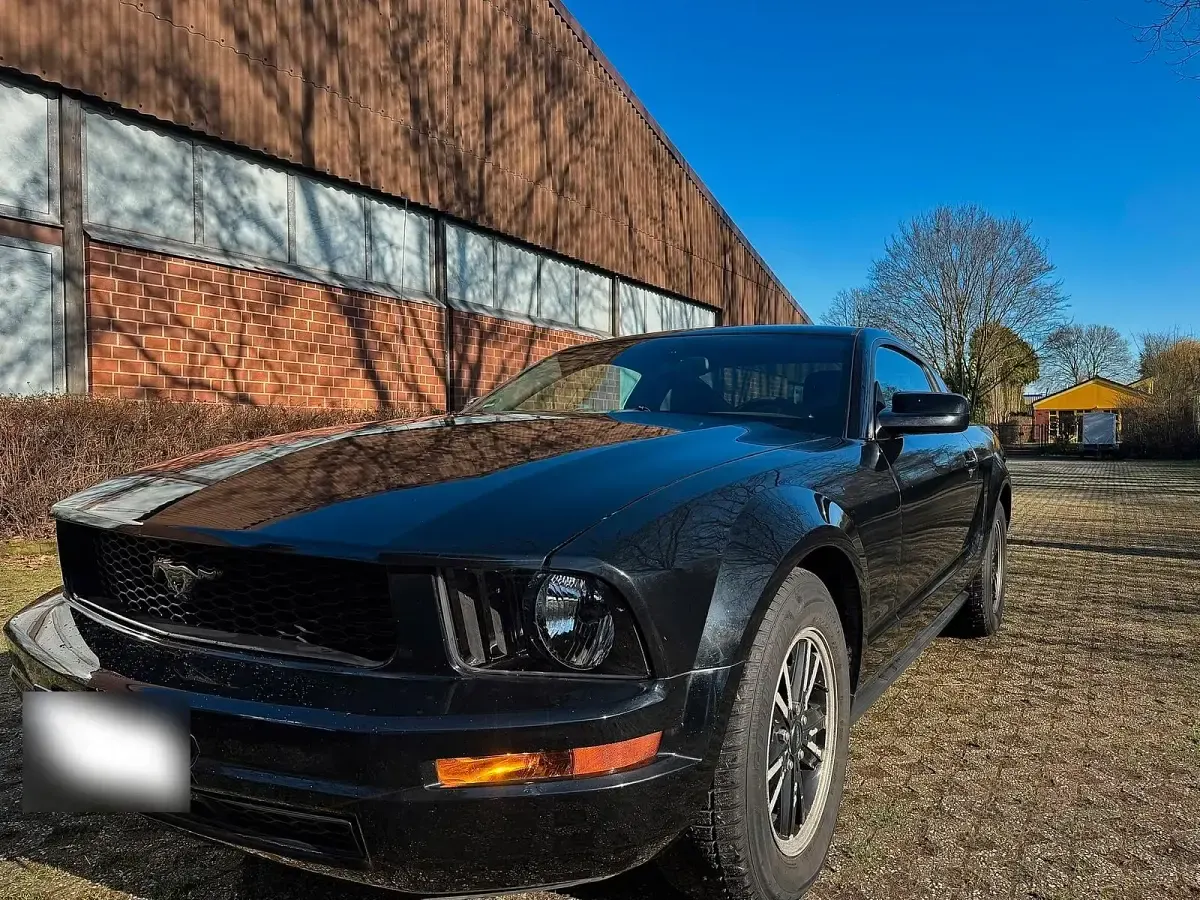 Second-hand Ford Mustang 218 CP (160 kW) 2006 Negru Coupe