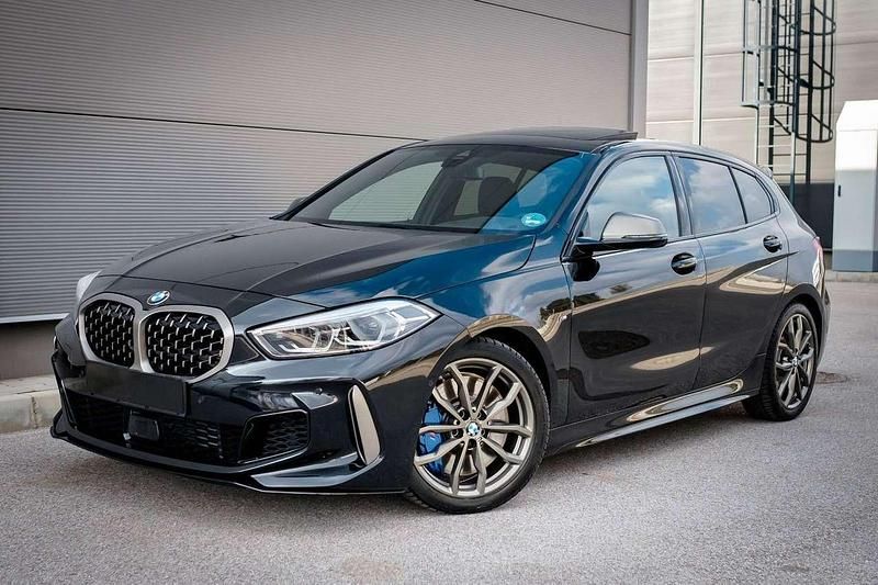 Saphirschwarz Gebraucht 2024 BMW 135 Kleinwagen | 36.990 € (Guter Preis) - Bild 1/4