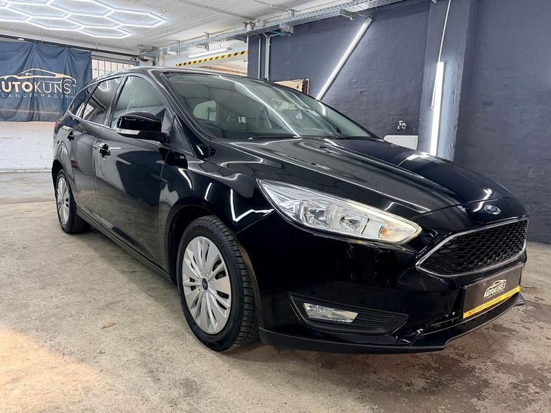 Gebraucht Ford Focus Trend 125 PS (91 kW) 2018 Schwarz Kombi