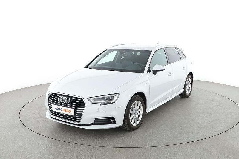 Weiß Gebraucht 2018 Audi A3 Design Limousine | 18.110 € (Superpreis) - Bild 1/3