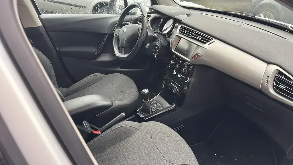 Gebraucht Citroën C3 SELECTION 68 PS (50 kW) 2016 Weiß Limousine