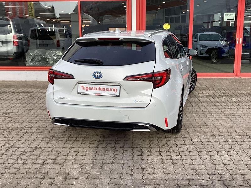 Neu Toyota Corolla 196 PS (144 kW) 2025 Ash grey metallic Kombi