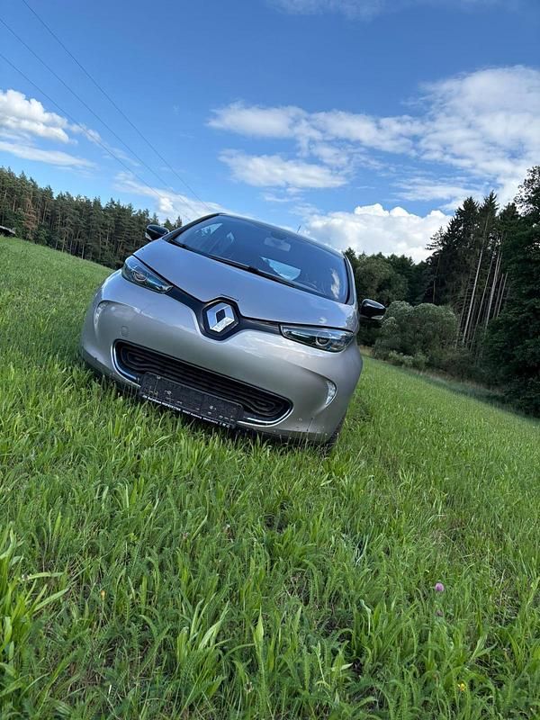 Grau Gebraucht 2014 Renault Zoe Kleinwagen | 6.050 € (Teuer) - Bild 1/4