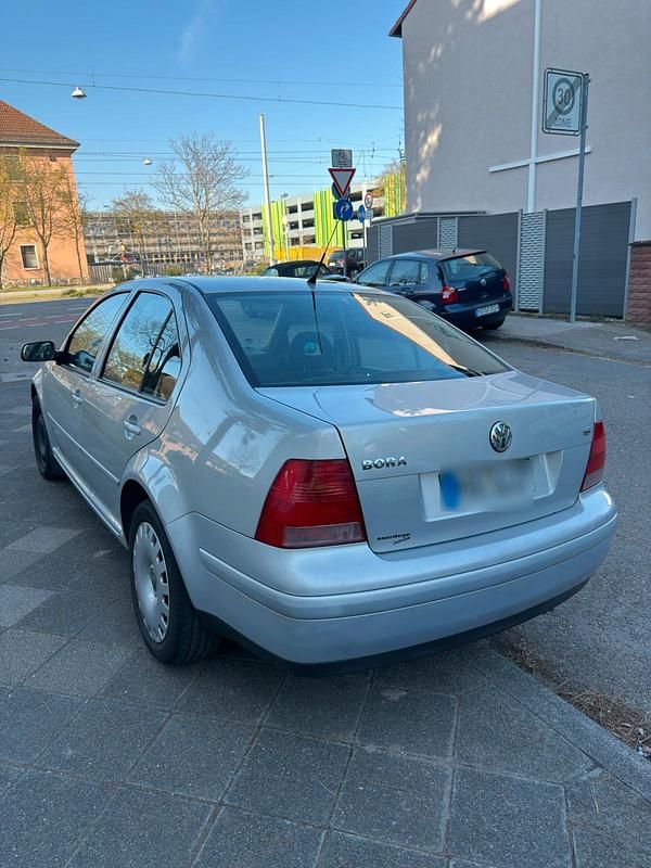 Usata VW Bora 103 CV (75 kW) 1999 Grigio Berlina