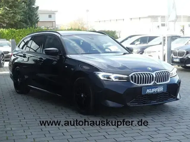 Gebraucht BMW 320 Performance 190 PS (139 kW) 2024 Saphirschwarz Kombi