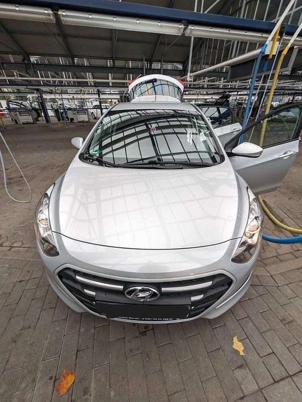 Gebraucht Hyundai i30 101 PS (74 kW) 2016 Silber Kombi