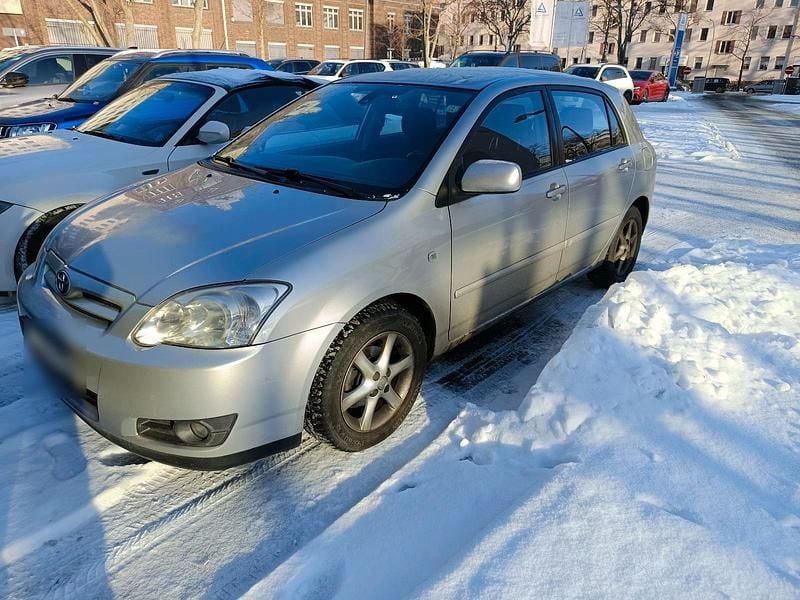 Gebraucht Toyota Corolla 110 PS (80 kW) 2005 Silber Limousine