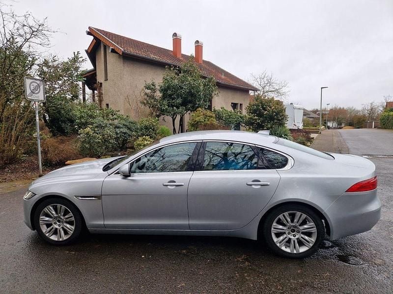 Gebraucht Jaguar XF Chequered Flag 300 PS (220 kW) 2019 Silber Limousine