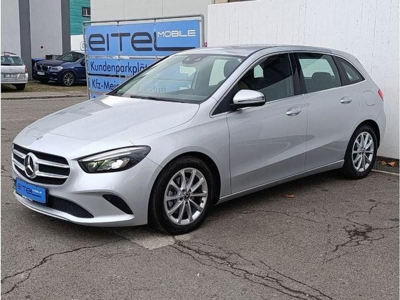 Iridiumsilber Gebraucht 2020 Mercedes B200 Progressive Van / Kleinbus | 23.990 € (Guter Preis) - Bild 1/4