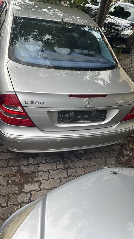 Gebraucht Mercedes E200 2005 Silber Limousine