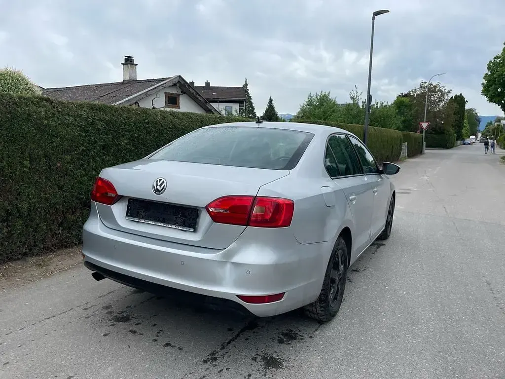 Gebraucht VW Jetta Comfortline 105 PS (77 kW) 2011 Silber Limousine