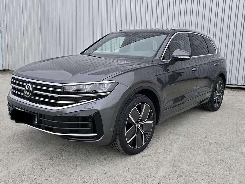 Grau Gebraucht 2024 VW Touareg Elegance SUV | 64.900 € (Superpreis) - Bild 1/4
