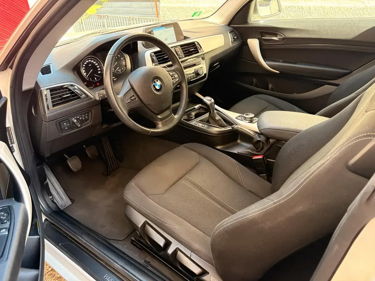 Gebraucht BMW 118 Advantage 136 PS (100 kW) 2018 Weiß Limousine