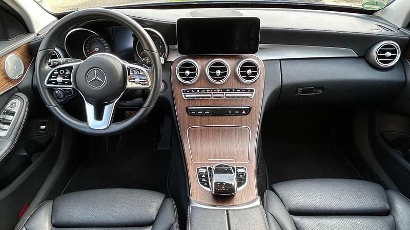 Gebraucht Mercedes C220 194 PS (142 kW) 2019 Blau Kombi