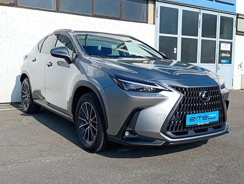 Gebraucht Lexus NX450h+ E-FOUR 309 PS (227 kW) 2022 Atomic silver (metallic) SUV