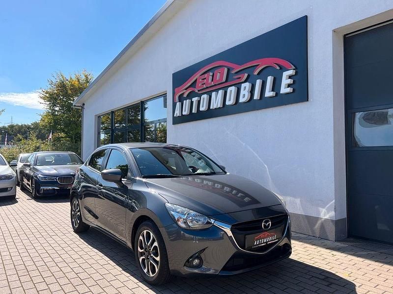 Grau Gebraucht 2017 Mazda 2 Nakama Limousine | 10.900 € (Fairer Preis) - Bild 1/4