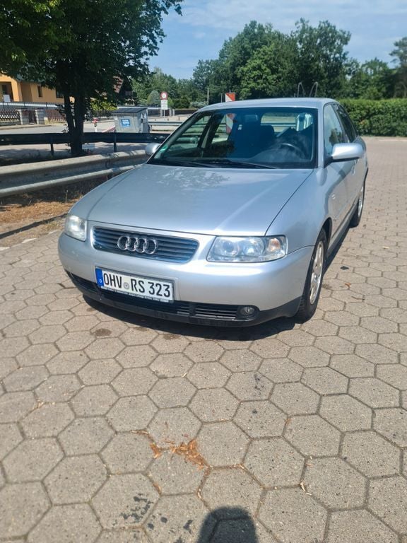 Silber Gebraucht 2002 Audi A3 Ambition Limousine | 1.199 € (Superpreis) - Bild 1/4