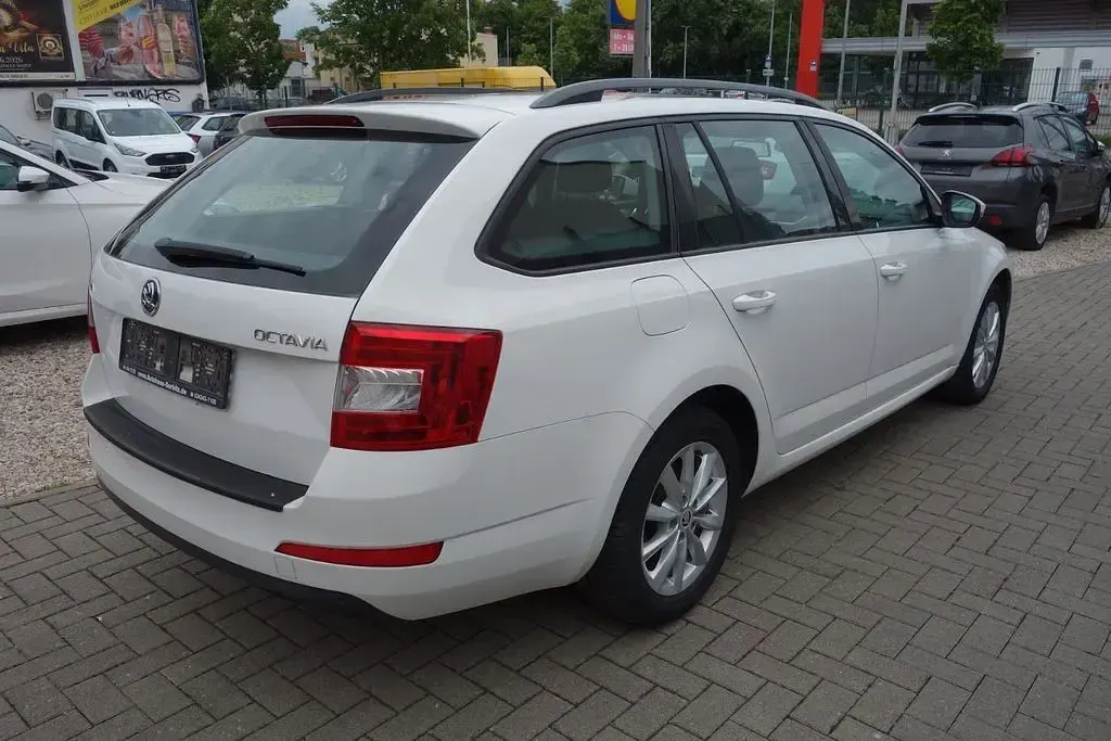 Gebraucht Skoda Octavia Ambition 110 PS (80 kW) 2015 Weiß Kombi