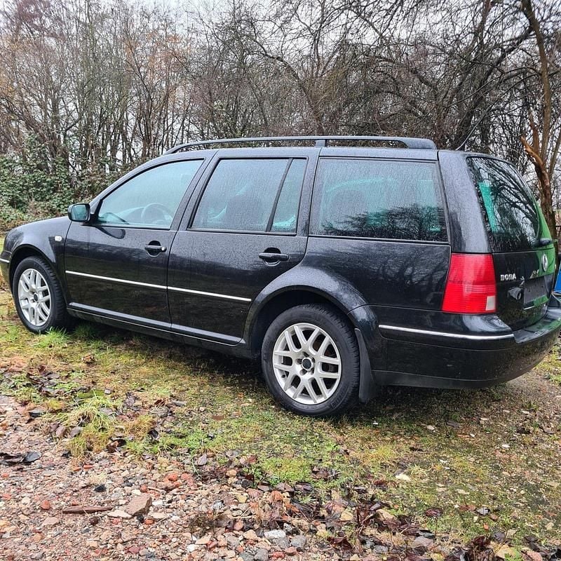 Second-hand VW Bora 110 CP (80 kW) 2002 Negru Break