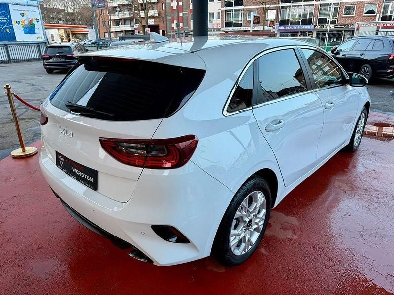 Gebraucht Kia Ceed 160 PS (117 kW) 2022 Weiß Kleinwagen