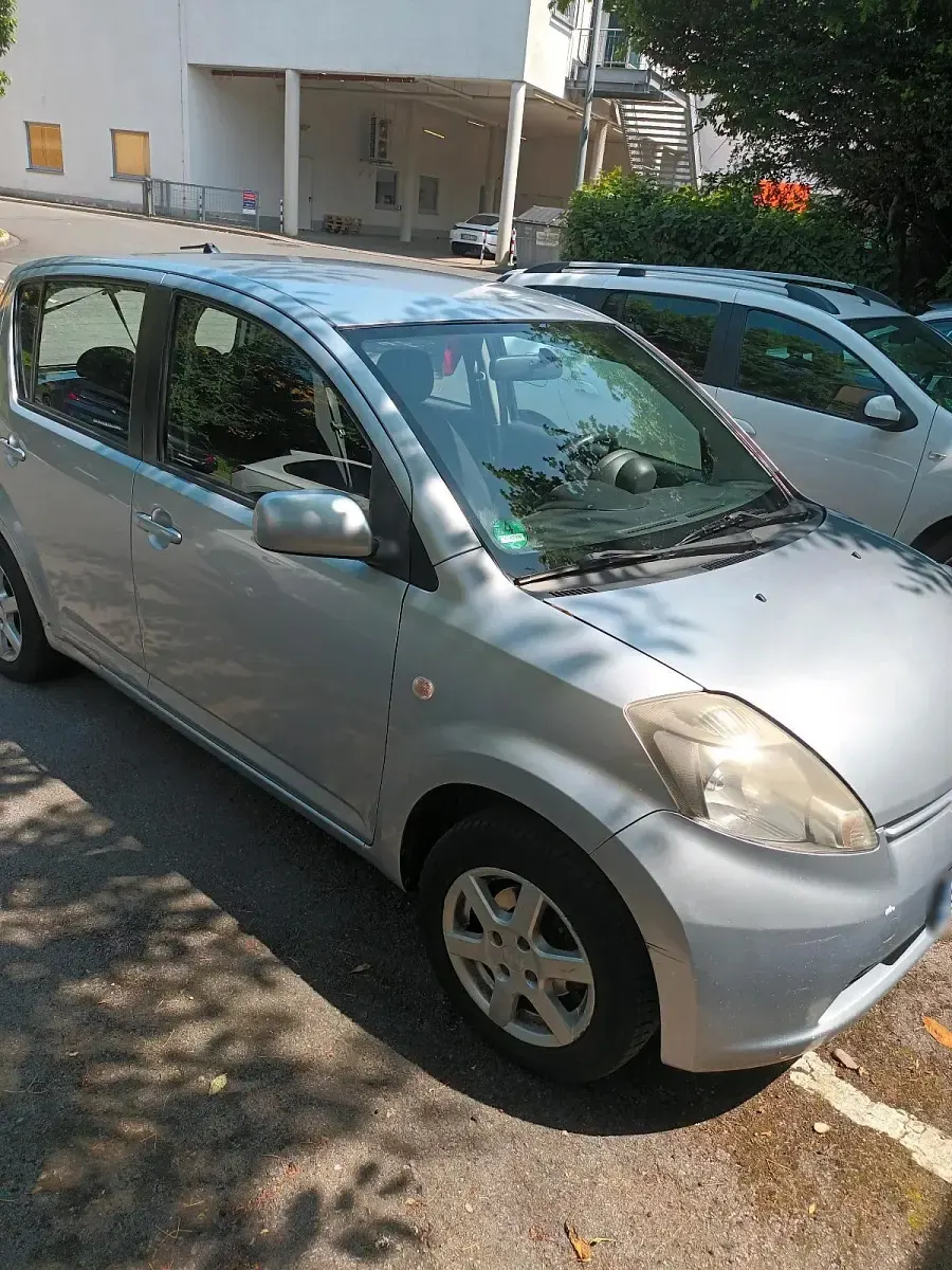 Gebraucht Daihatsu Sirion 90 PS (66 kW) 2007 Silber Kleinwagen