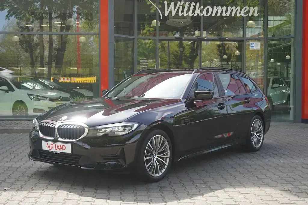 Gebraucht BMW 318 Advantage 150 PS (110 kW) 2021 Schwarz Limousine