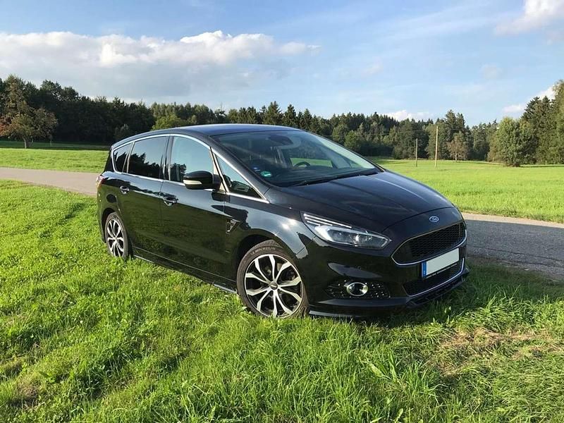 Schwarz Gebraucht 2015 Ford S-MAX Titanium Van / Kleinbus | 14.500 € (Etwas zu teuer) - Bild 1/4