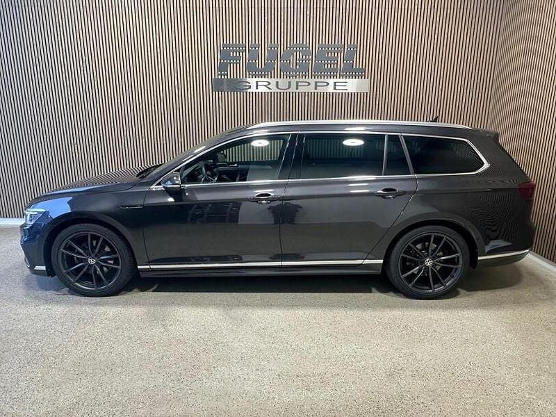 Gebraucht VW Passat R-line 200 PS (147 kW) 2024 Grau Kombi