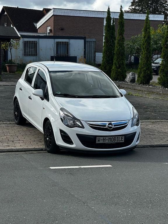 Weiß Gebraucht 2014 Opel Corsa Selection Limousine | 3.600 € (Fairer Preis) - Bild 1/4