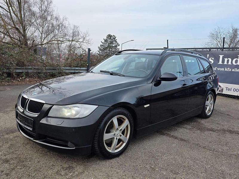 Black sapphire metallic Gebraucht 2006 BMW 320 Kombi | 2.290 € (Superpreis) - Bild 1/4