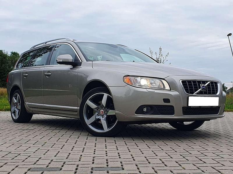 Beige Gebraucht 2008 Volvo V70 Kombi | 5.200 € (Guter Preis) - Bild 1/4