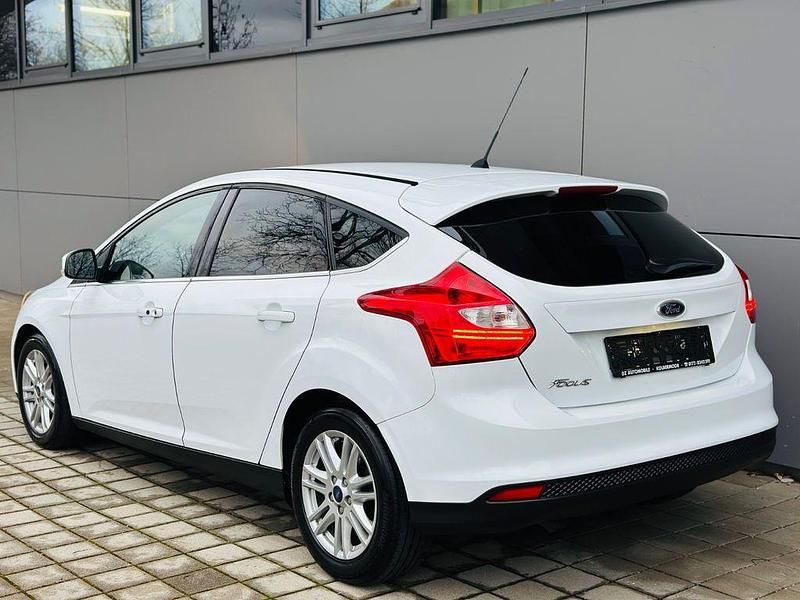 Gebraucht Ford Focus Titanium 116 PS (85 kW) 2012 Weiß Limousine
