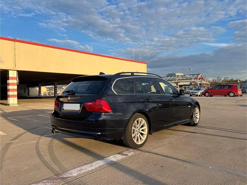 Second-hand BMW 325 218 CP (160 kW) 2009 Albastru Break